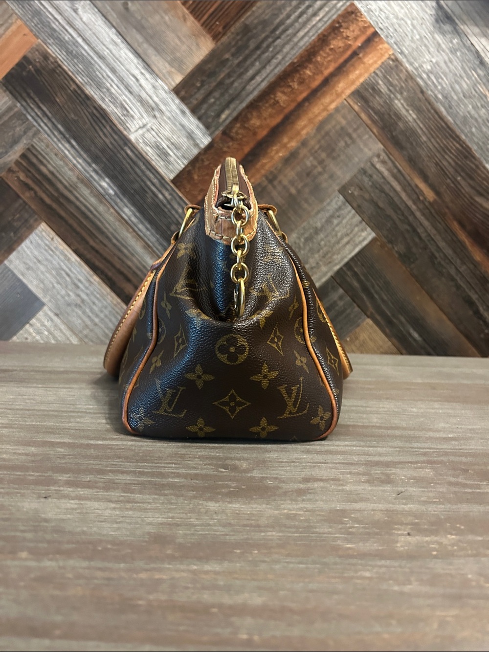 Louis Vuitton Tivoli PM Handbag - Picture 3 of 8